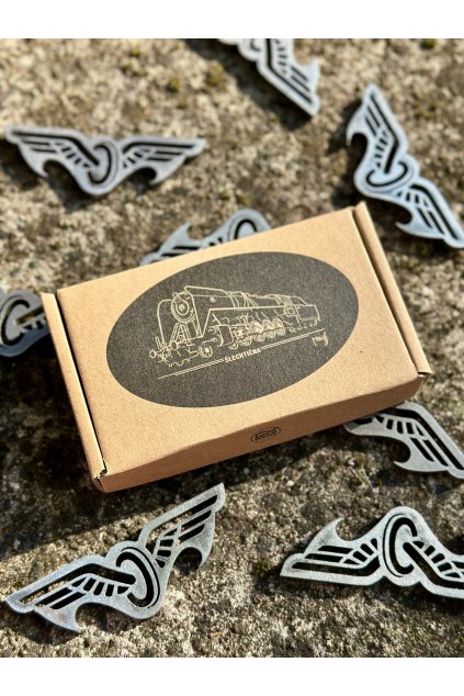 Otvírák na pivo OKŘÍDLENÉ KOLO - ŠLECHTIČNA