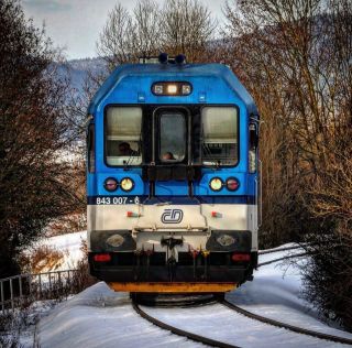 Čeká nás poslední oblouk a jsme u cíle - pod vaší vánoční jedlí. 🎄 A kdyby někdo náhodou dostal malý-velký tričko nebo...